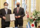 En Santa Fe, Perotti se reunió con el embajador de Japón