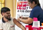 Con la vacunación a personal de salud, se inició la campaña antigripal 2025