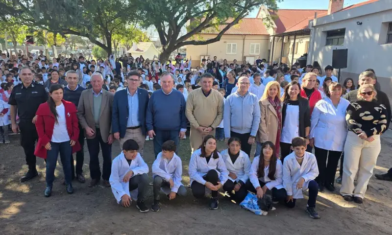 El Ministro Goity y el Senador Michlig inauguraron CINCO NUEVAS AULAS en el Dpto. San Cristóbal