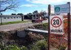 La Municipalidad comenzó a instalar los nuevos puentes peatonales sobre Aristóbulo del Valle