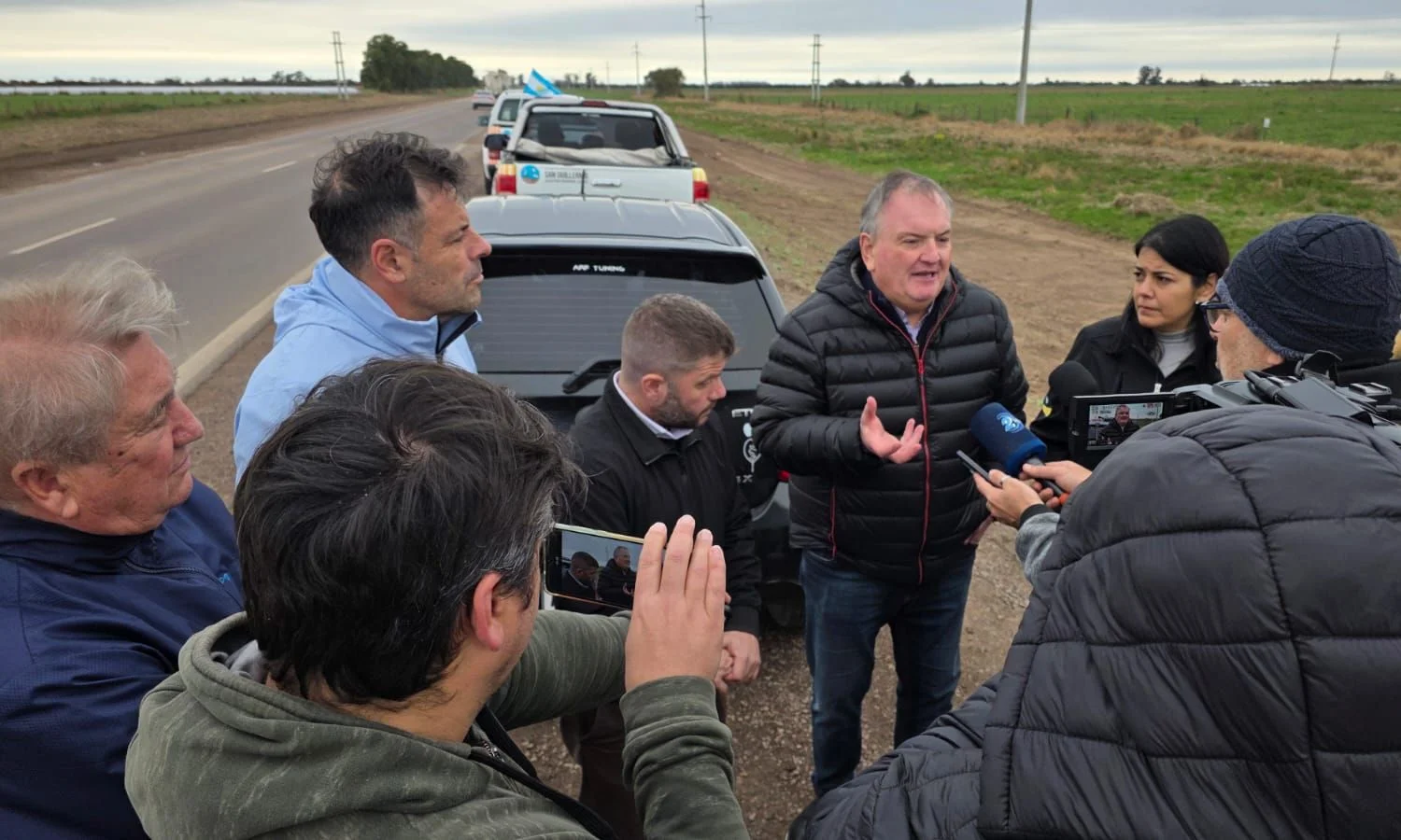 Supervisan la etapa final de la construcción de la rotonda de Arrufó y la repavimentación de la RP Nº 23