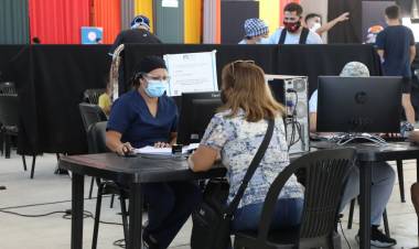 COVID-19: Mayores de 50 años con Sinopharm e inmunocomprometidos reciben su cuarta dosis