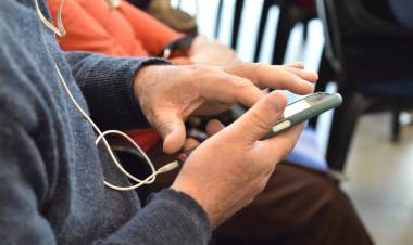 La provincia abre la inscripción para actividades recreativas y de integración digital para personas mayores