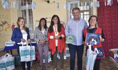 Promover la lectura: La Municipalidad entregó libros en 14 escuelas públicas