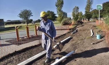 Comenzó la construcción del sendero peatonal del Parque Federal