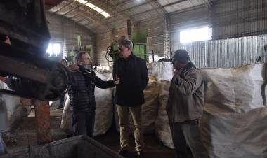 Jatón visitó el complejo ambiental y acordó profundizar acciones en materia de reciclaje