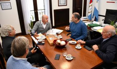 Savino recibió a dirigentes para analizar la problemática de los clubes de la costa del Paraná