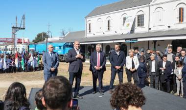 Omar Perotti y Alberto Fernández inauguraron el ramal recuperado del tren de pasajeros entre Rosario y Cañada de Gómez