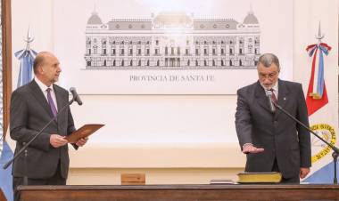 Omar Perotti le tomó juramento al nuevo ministro de Seguridad de la provincia