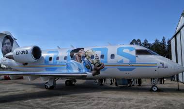 El avión “Tango D10S” que homenajea a Maradona puede visitarse en Rosario