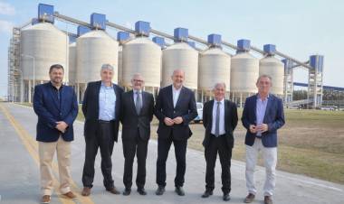 Perotti participó de la inauguración del puerto modelo de Timbúes de la Asociación de Cooperativas Argentinas