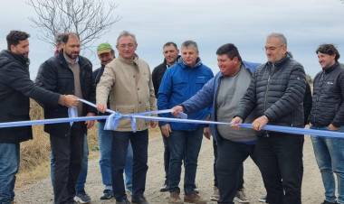 La provincia suma obras en los caminos rurales del dpto. Castellanos