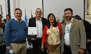 Calvo entregó equipamiento la sala de oncología del Hospital Dr. Jaime Ferré de Rafaela