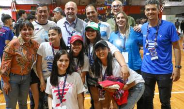 Perotti encabezó el acto de apertura de la final de los Juegos Santafesinos 2022