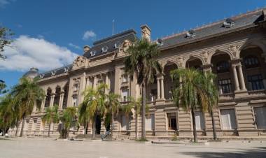 El Radicalismo santafesino repudia la persecución sufrida por Maximiliano Pullaro