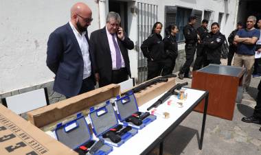 La provincia compró pistolas y escopetas para la policía de Santa Fe