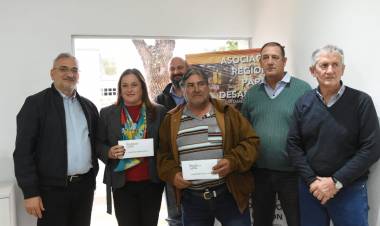 Entrega de aportes de la Asociación para el Desarrollo a productores afectados por la sequia
