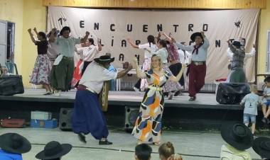 100 aniversarios de la Escuela N° 462 de Moisés Ville y 1° Edición del Canto y Danzas Folclóricas en Ambrosetti