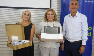 La provincia entregó equipamientos de última generación para garantizar partos seguros