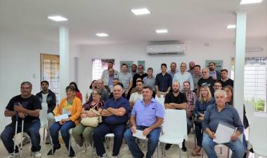 Entrega de aportes de la Asociación para el Desarrollo en el dpto. Castellanos