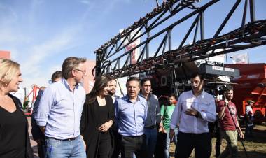 El ministro de transporte Diego Giuliano participó de la inauguración de Agroactiva