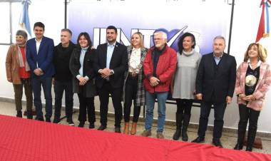 Sacnun dió el presente en la cita de unidad a la que convocó el PJ de la Provincia de Santa Fe a los precandidatos a gobernador 