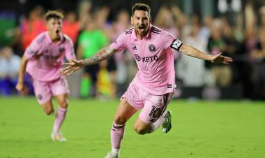 Epico debut de Messi: Golazo y triunfo