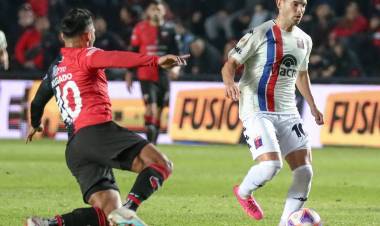 Colón cayó de local ante Tigre en un final de campeonato para el olvido