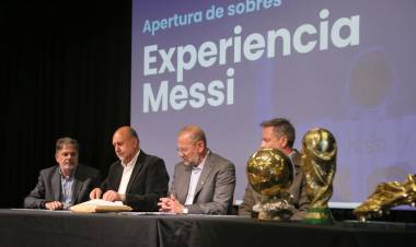Perotti encabezó la licitación de “Experiencia Messi” en el Museo del Deporte de Rosario