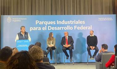 Sergio Massa entregó aportes para paques industriales de Sunchales y Rafaela