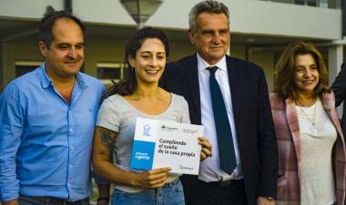 Se entregaron 75 viviendas Procrear del Parque Federal de Santa Fe