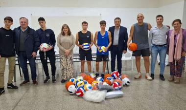 El Senador Michlig y el Diputado González entregaron aportes institucionales y elementos deportivos en San Cristóbal