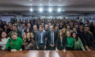 Felipe Michlig asumió su 4to. mandato como presidente de la UCR