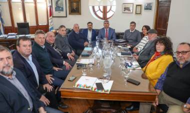 Paritaria Central: Provincia ofreció un incremento del 18% para el trimestre abril-junio