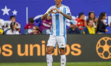 Con Messi en el banco y un gol de Di María, Argentina venció a Ecuador por la mínima