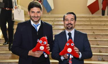 Pullaro recibió en Rosario al embajador de Francia