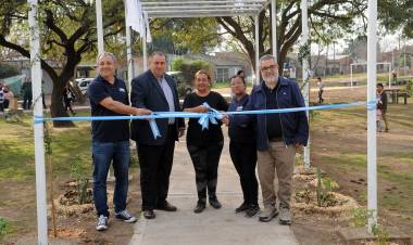 El intendente Poletti participó de la inauguración de la Plaza Marta en barrio Loyola Sur