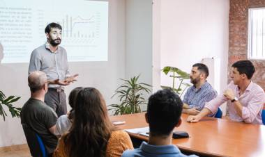 Cuvertino: “La caída de la actividad genera incertidumbre sobre la sostenibilidad de la política económica”