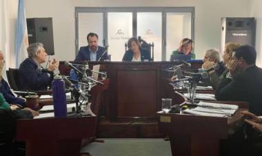 El intendente Weiss Ackerley derogó el decreto que disponía el traslado de Santoto Voley