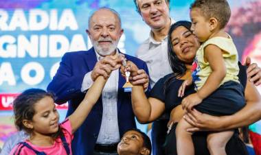 Lula a una jóven: "Tienes que parar de tener hijos y ponerte a estudiar"