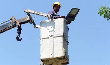 Alumbrado público: los trabajos de reposición y reparación continúan en Avenida Alem