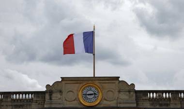 La Izquierda francesa dice que puede gobernar sin apoyo del centro