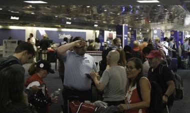 Falla de Microsoft paraliza aeropuertos en todo el mundo