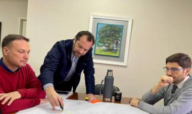 Infraestructura Vial y nuevo puente, la agenda del Intendente con el Gobernador