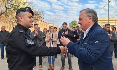 Primer acto de entrega de móviles policiales en San Cristóbal