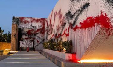 Un grupo de activistas vandalizaron la casa de Leionel Messi en Ibiza