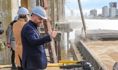 Puccini y Scaglia destacaron el histórico embarque de 22 mil toneladas de soja desde el Puerto de Santa Fe