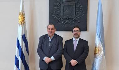  Poletti viajó a Uruguay para fortalecer los vínculos comerciales y exponer sobre la gestión hídrica en Santa Fe