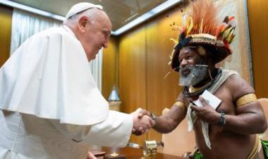 El Papa arribó a Papúa Nueva Guinea