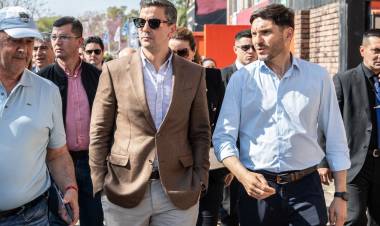 Hidrovía y más conectividad, ejes de la reunión entre Pullaro y el presidente paraguayo Santiago Peña